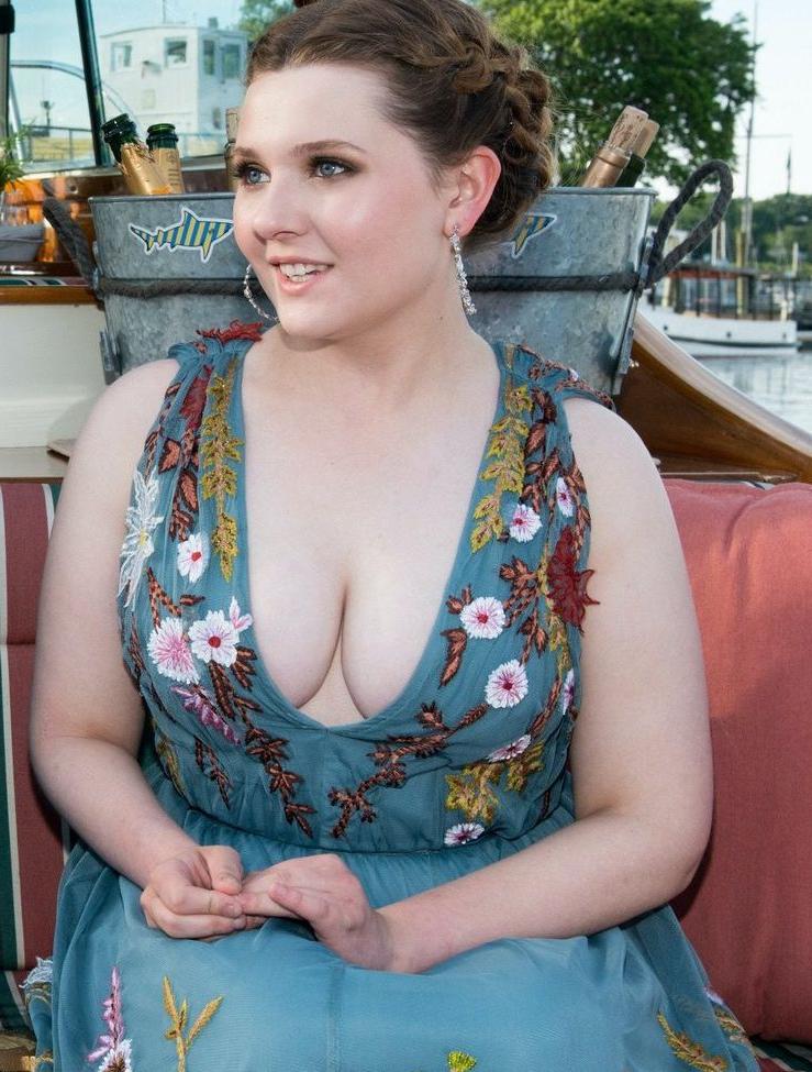 15P Abigail Breslin nude