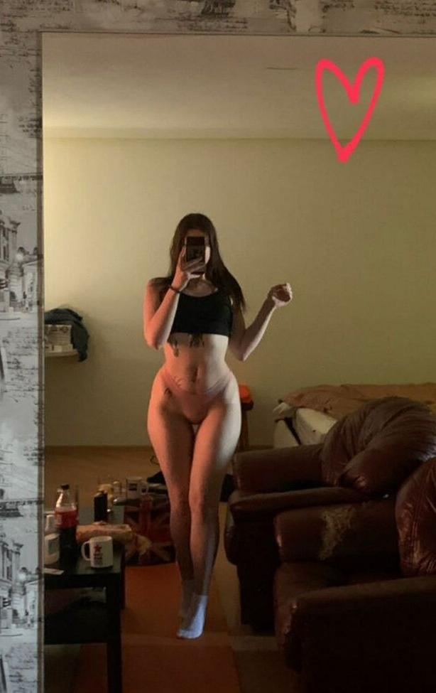 25P Ell8ta nude