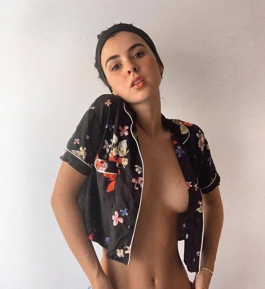 25P Sara Llamas nude
