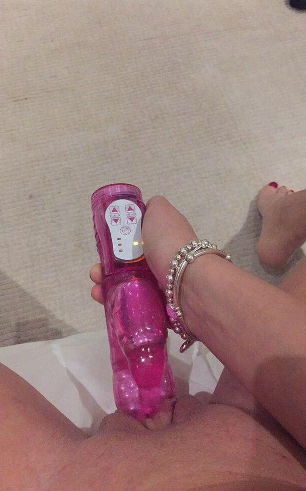 25P Zara Holland nude