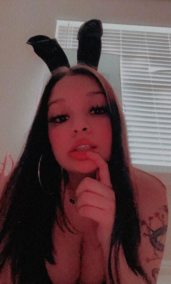 11P Awianna nude