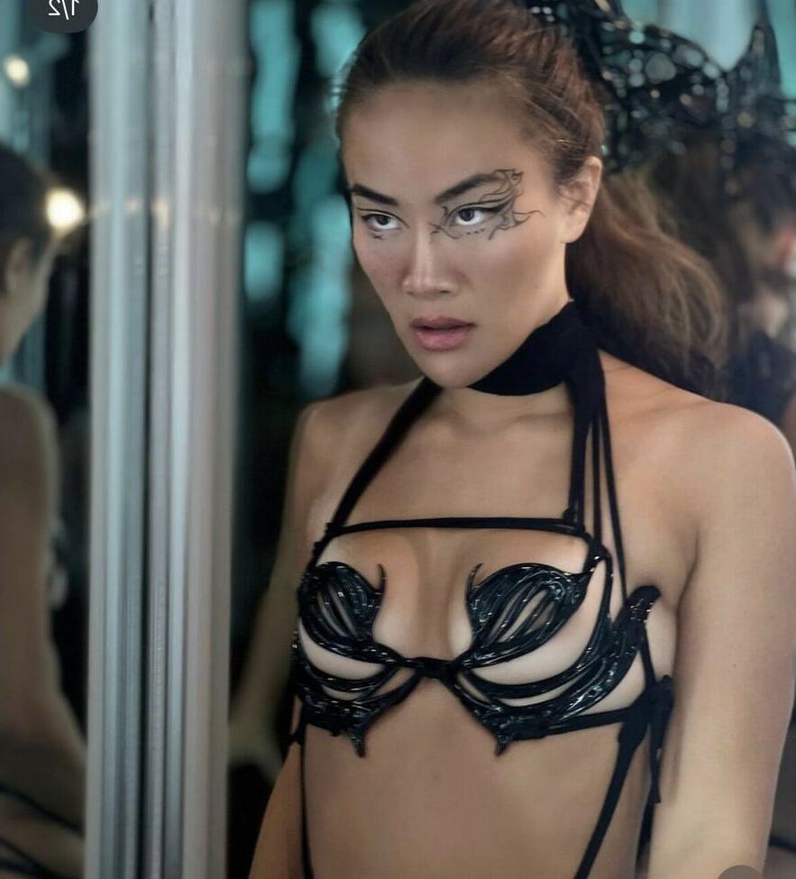 13P Melissa Ong nude