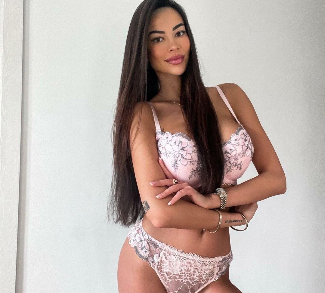 25P Milena Lewandowska nude