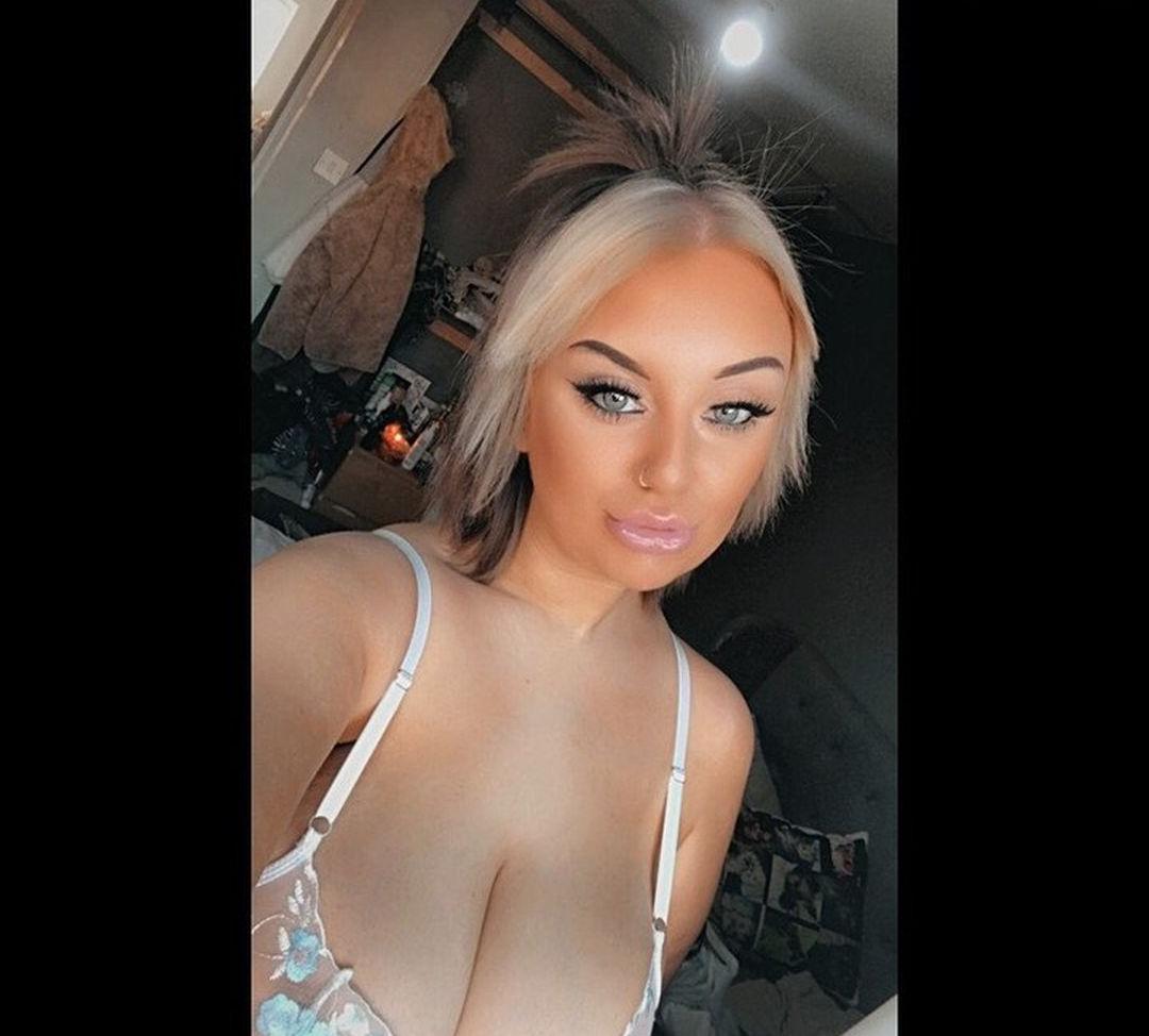 9P Ellise Clarke nude