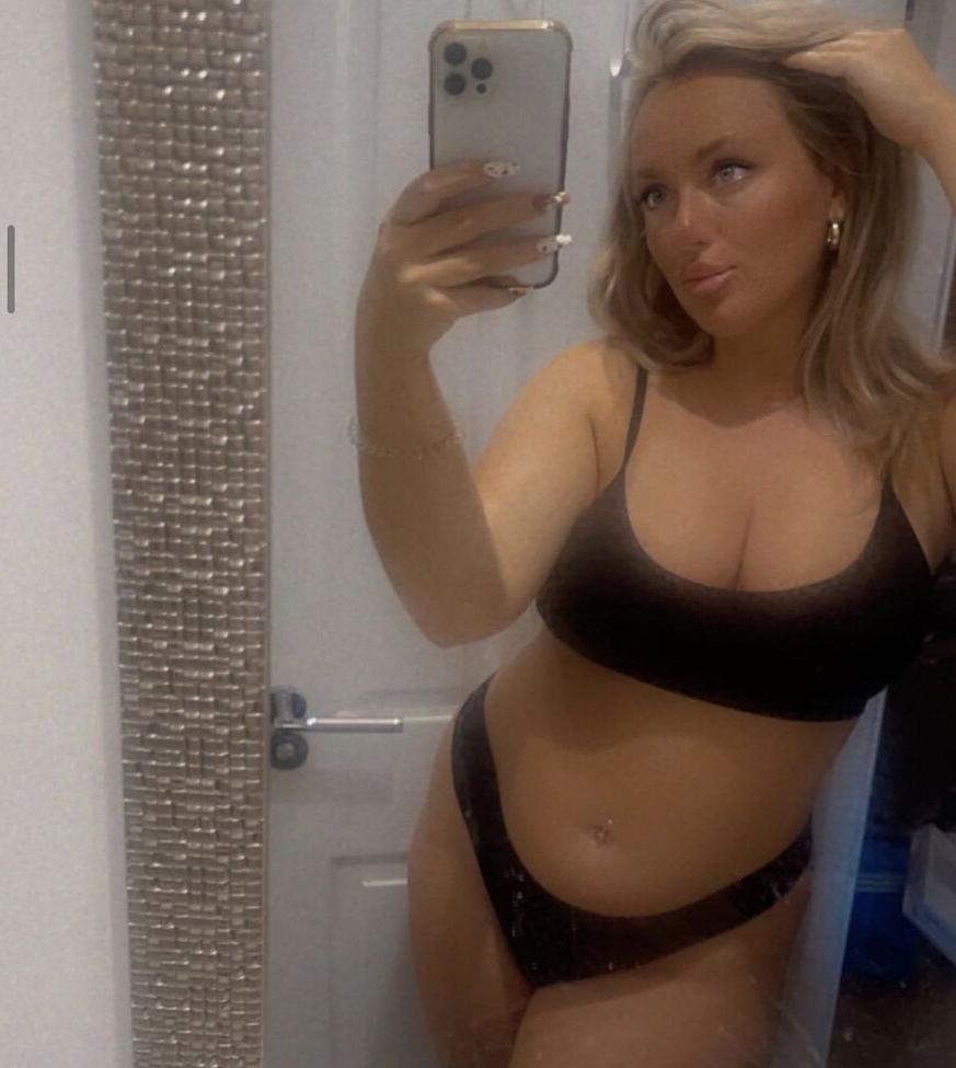 25P Caitlin Appleyard nude