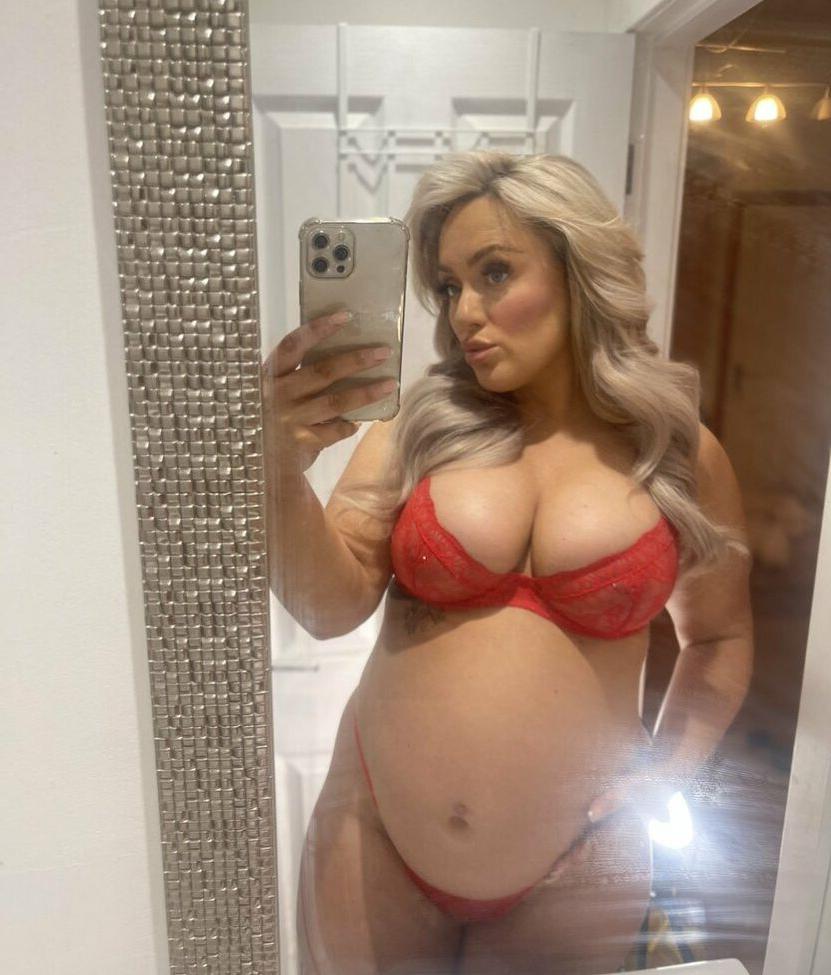 25P Caitlin Appleyard nude