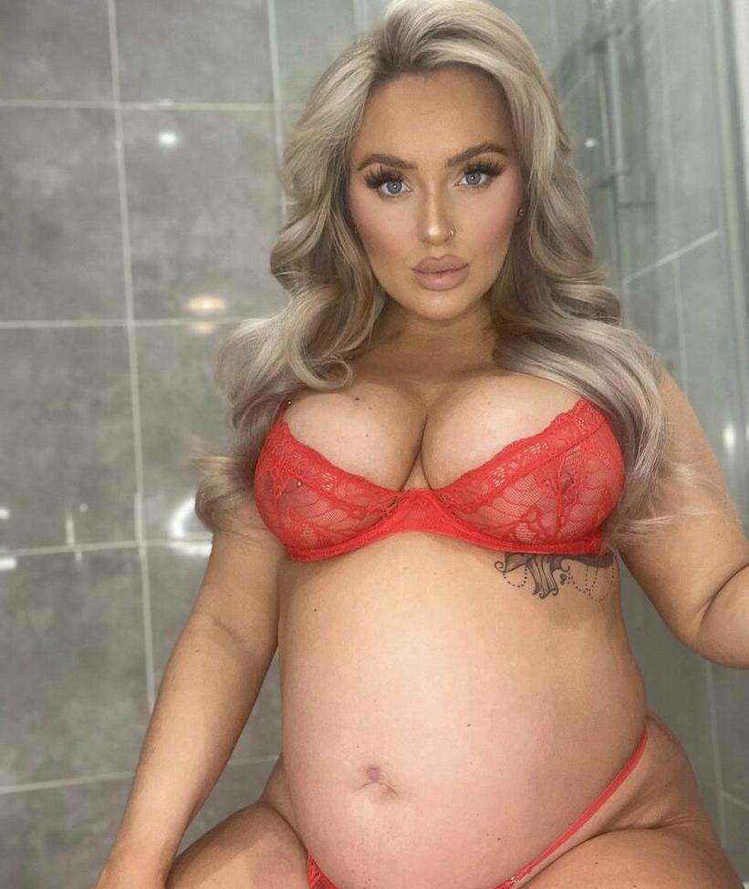 25P Caitlin Appleyard nude