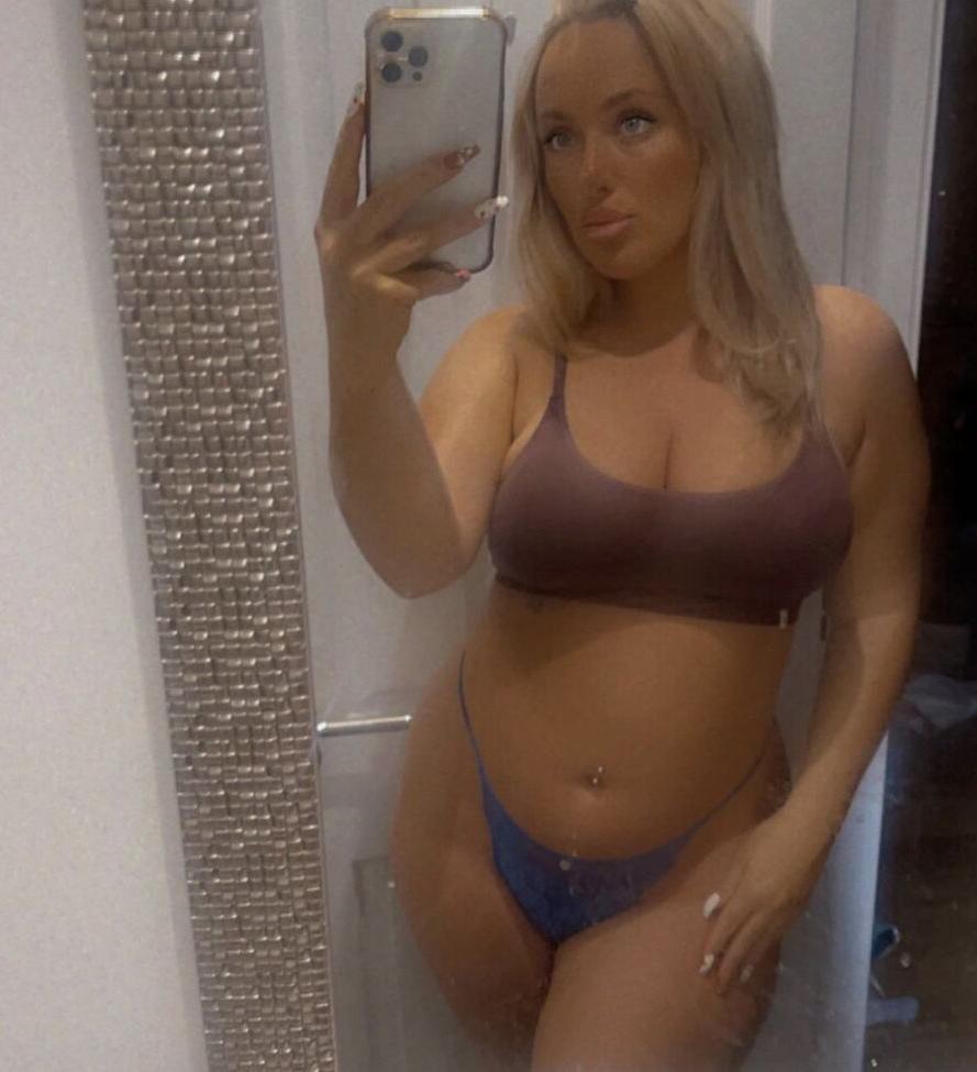 25P Caitlin Appleyard nude