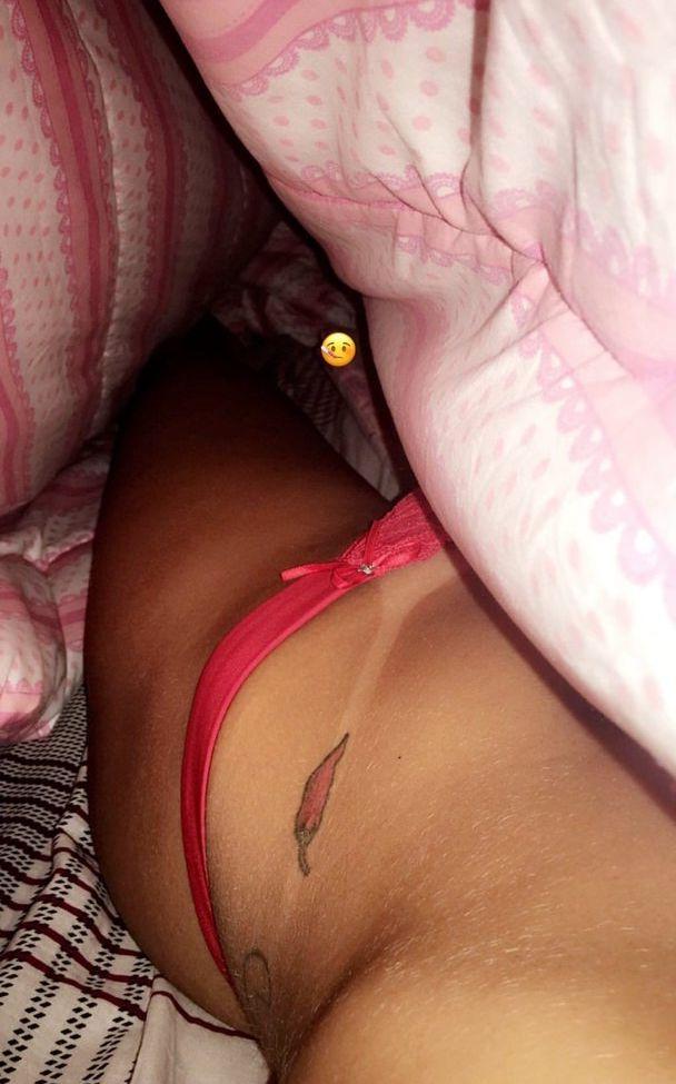 24P Helen Pales nude