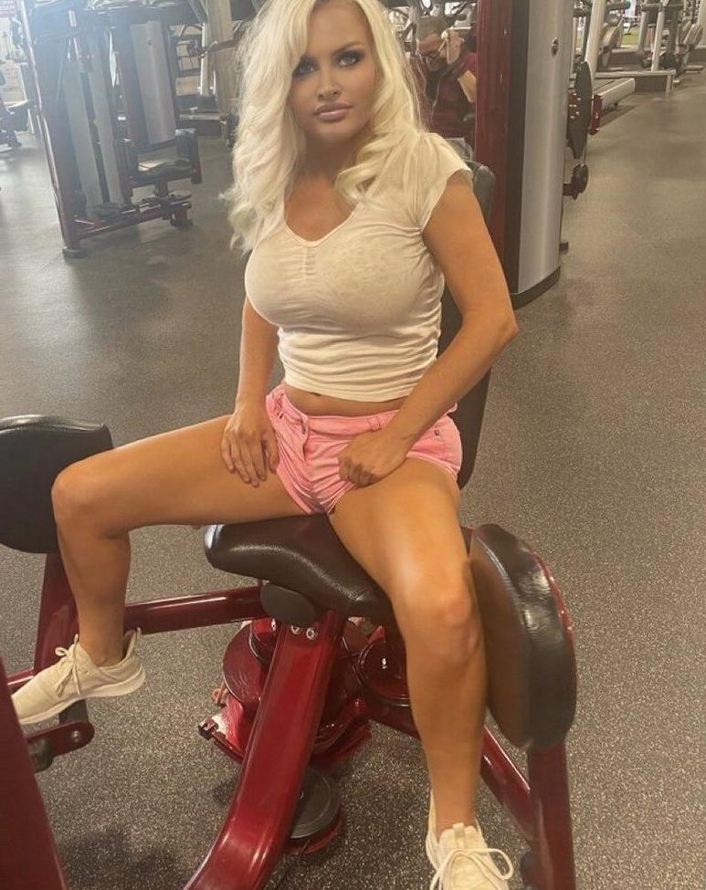 25P AvaLynn Daniels nude