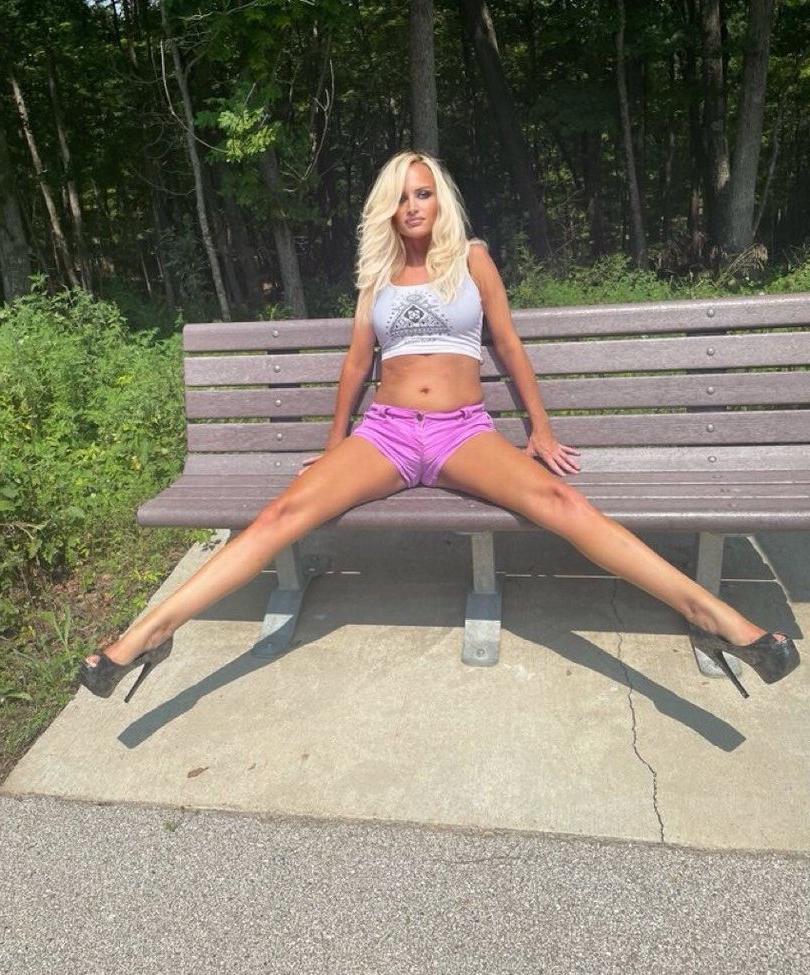 25P AvaLynn Daniels nude