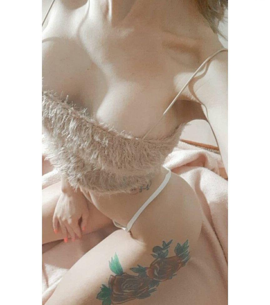 25P Melu Yoverno nude