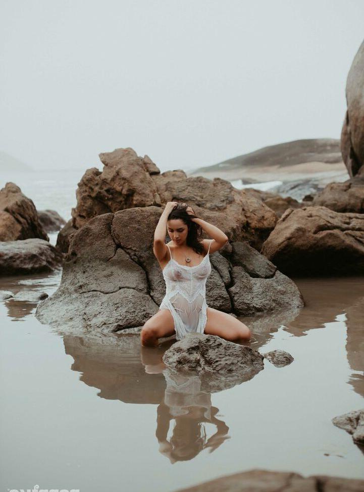 25P Talita Moraes nude