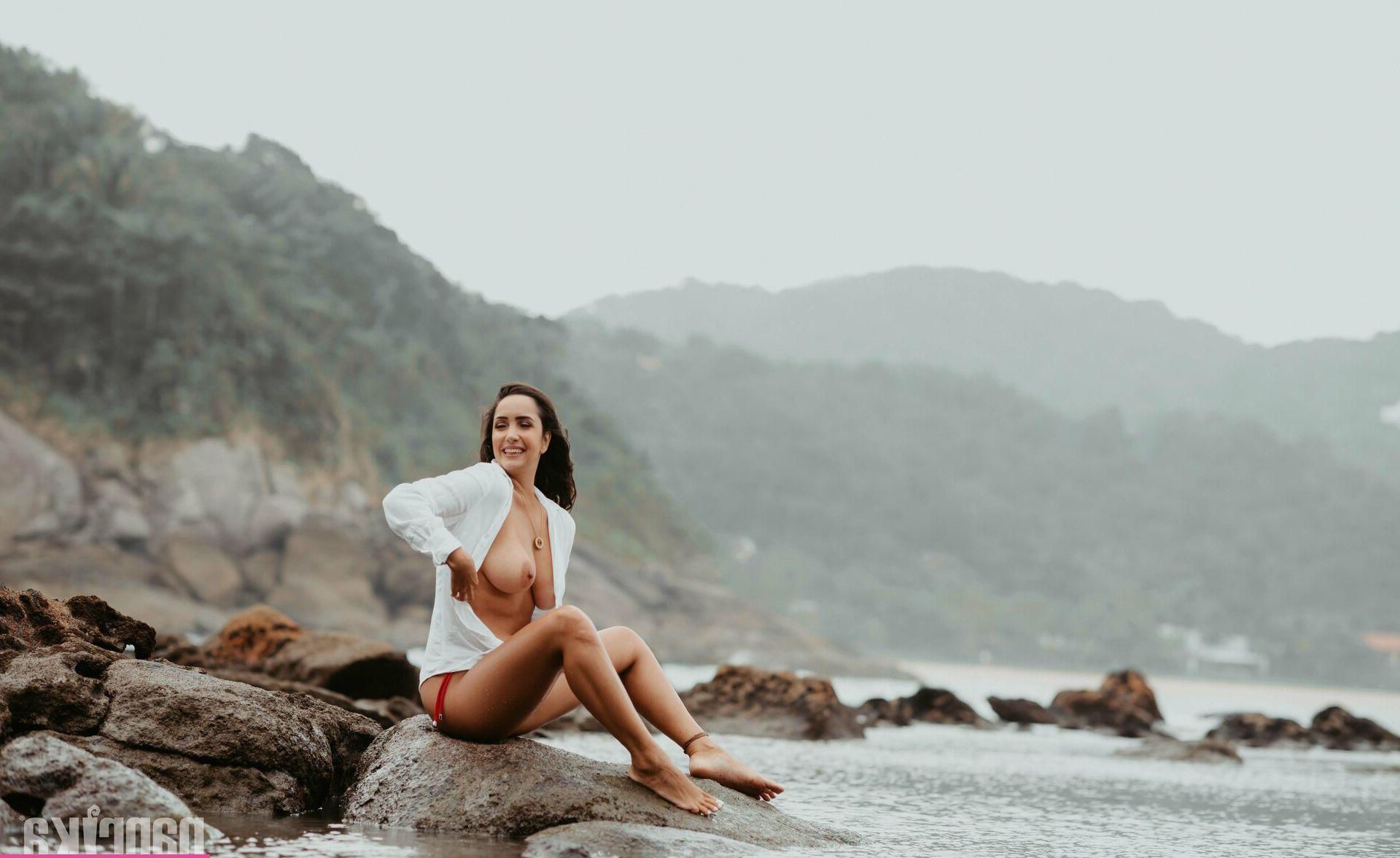 25P Talita Moraes nude