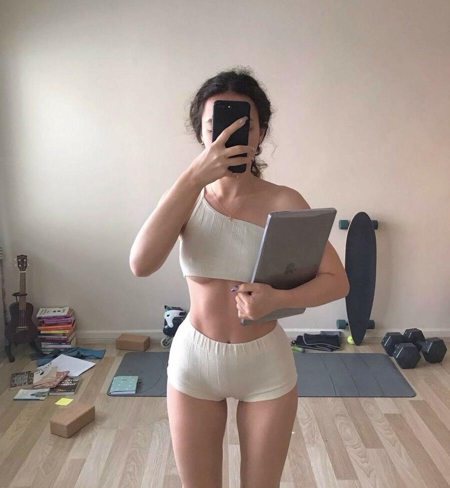 25P Meltem Koc nude