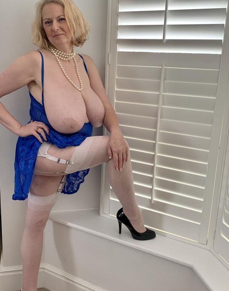 25P Courtesananna nude