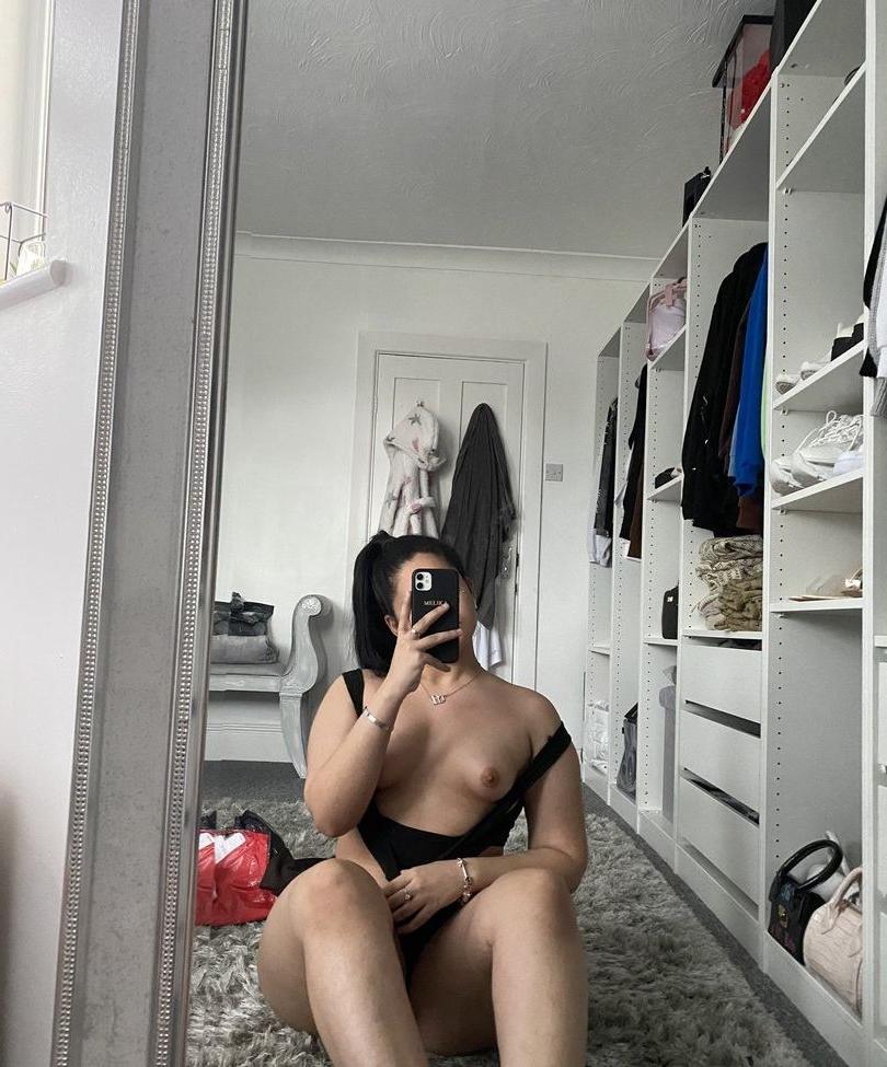 25P Mel Farahmand nude