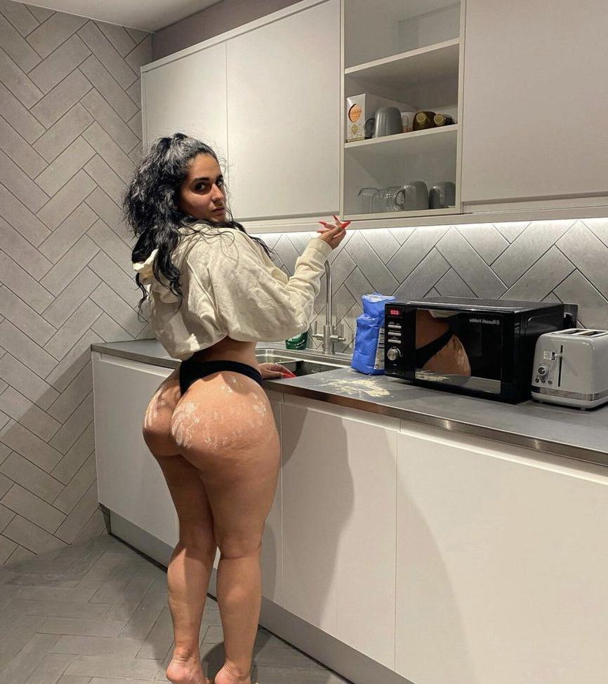 25P Mel Farahmand nude