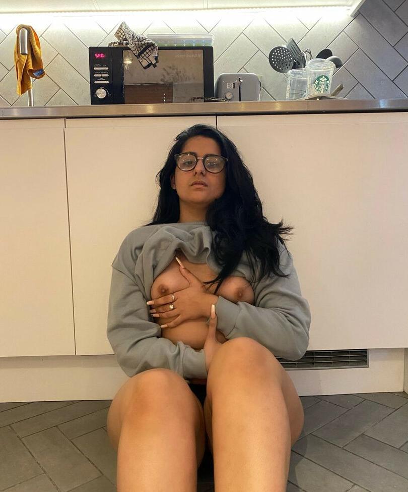 25P Mel Farahmand nude