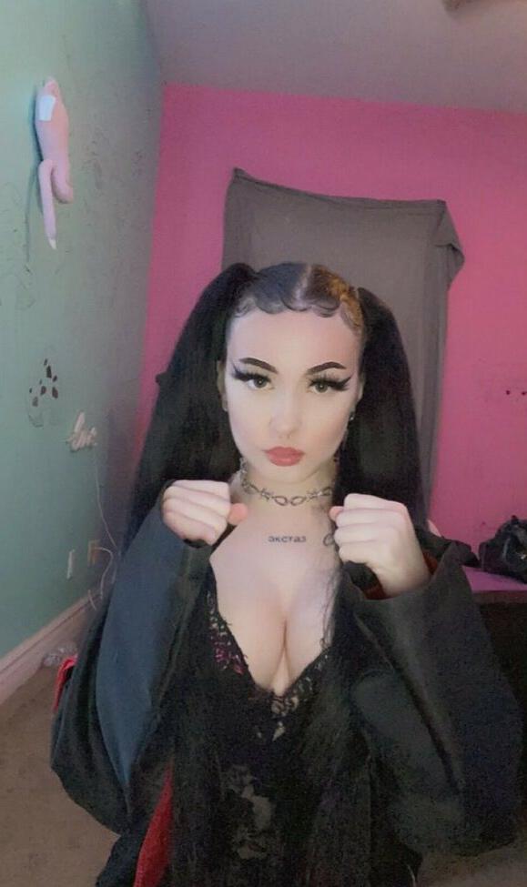 25P Favewaifu nude