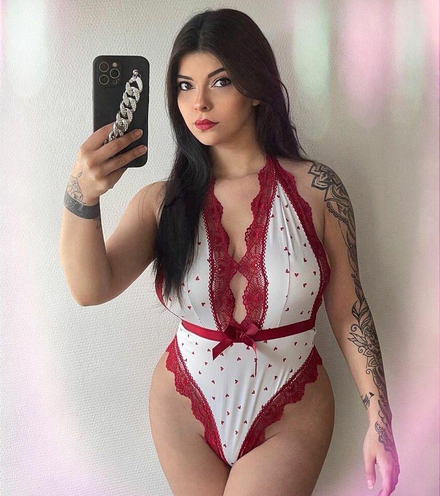 5P Ilona Cerneaux nude