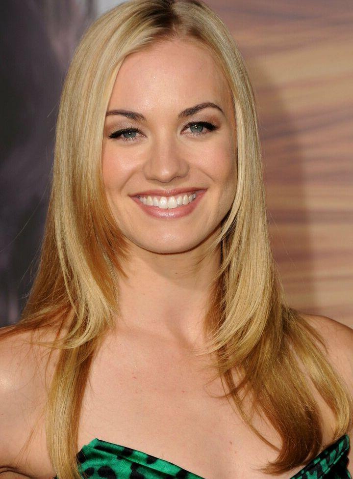 25P Yvonne Strahovski nude
