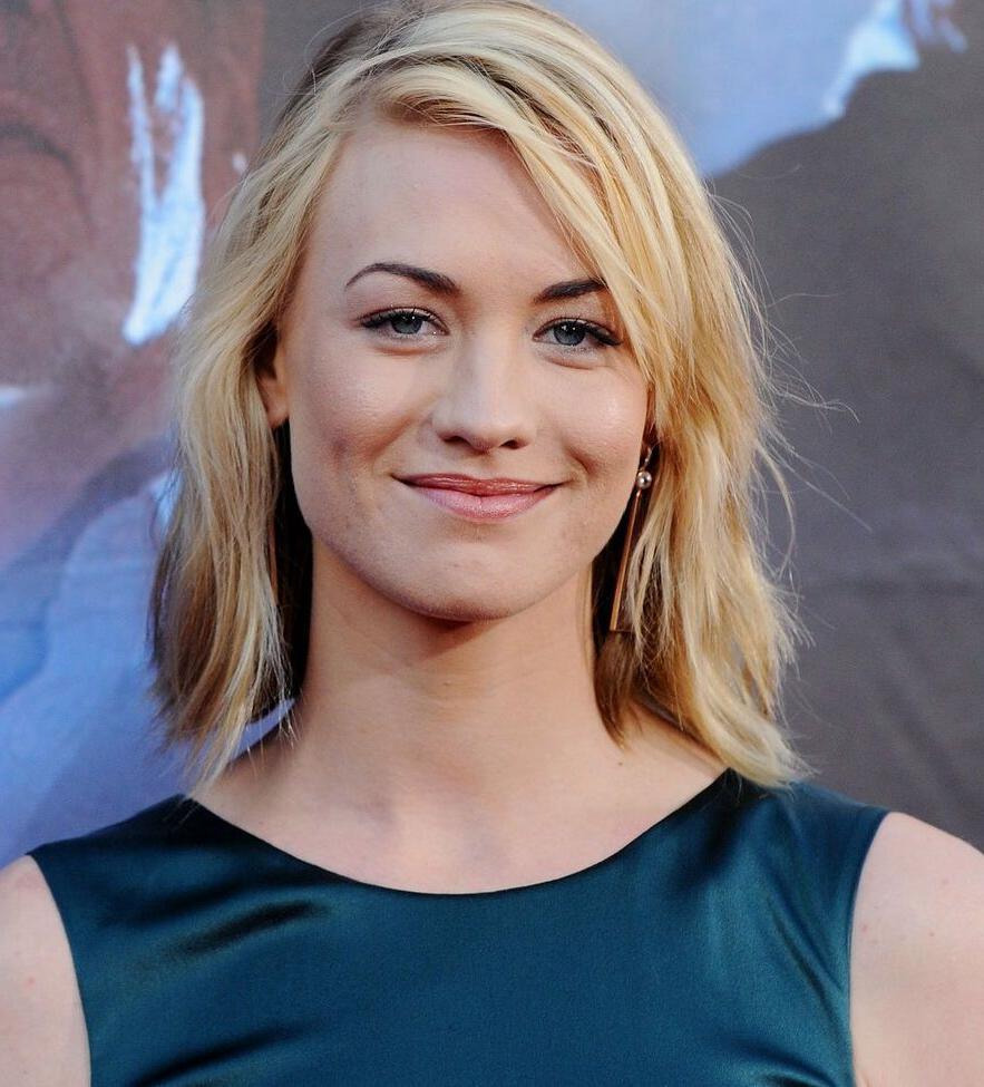 25P Yvonne Strahovski nude