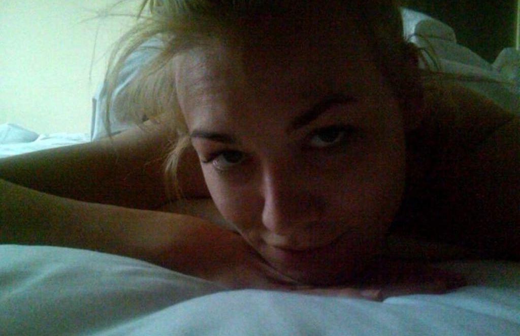 25P Yvonne Strahovski nude