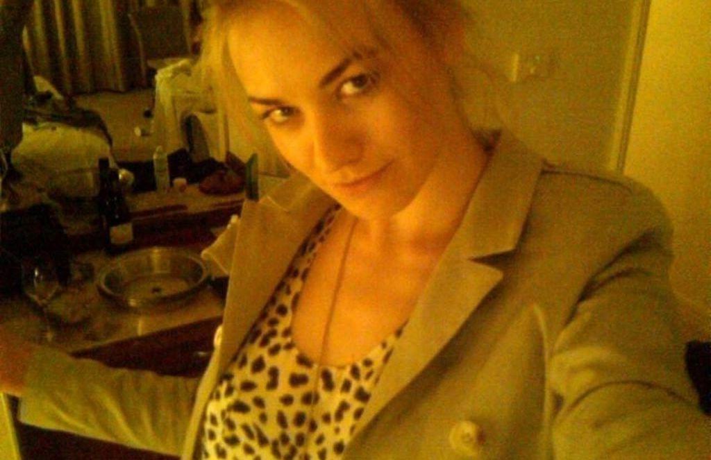 25P Yvonne Strahovski nude