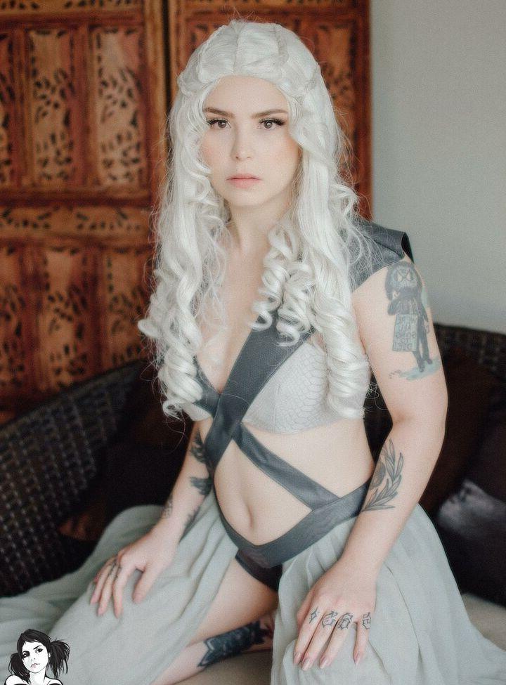 16P Kinka Suicide nude