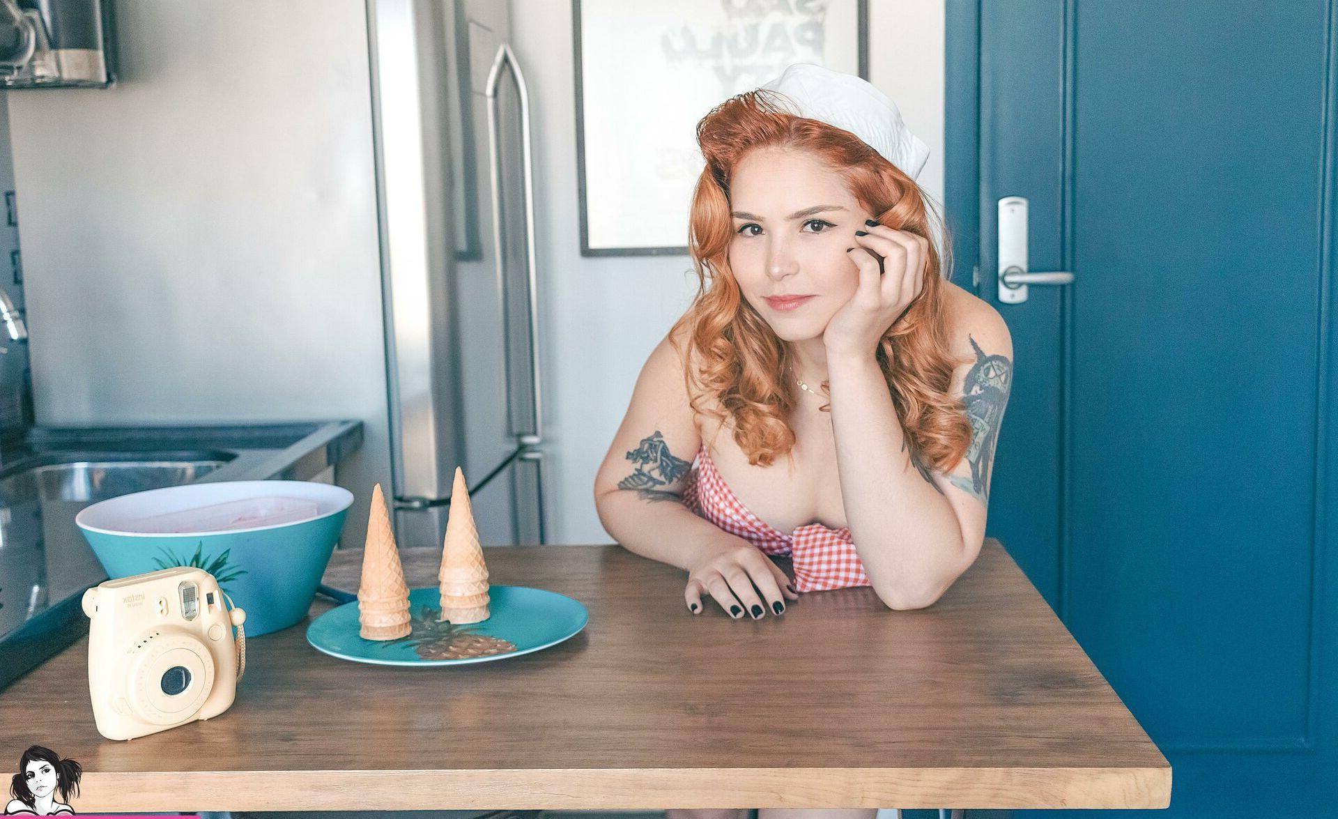 16P Kinka Suicide nude