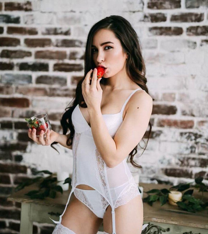 25P Kylie D nude