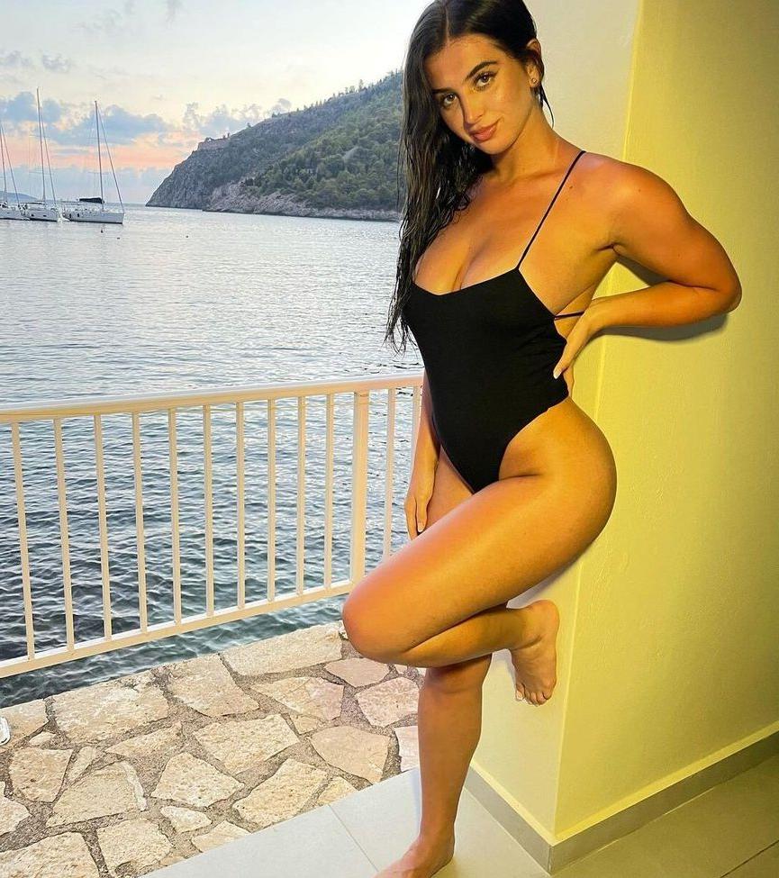 25P Diana Lapo nude