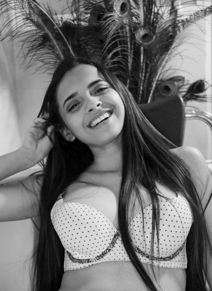 6P Valeria Rey nude