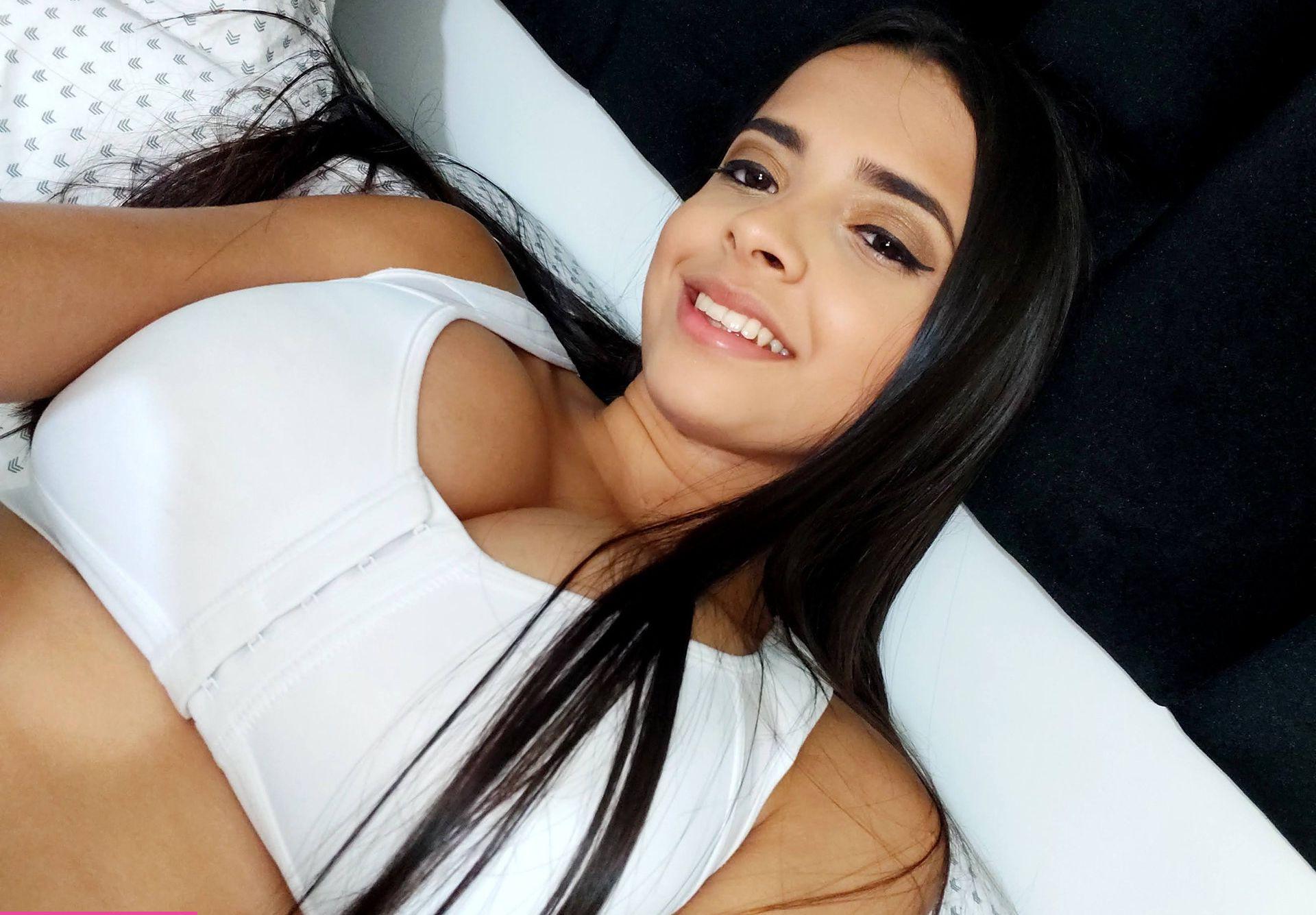 6P Valeria Rey nude