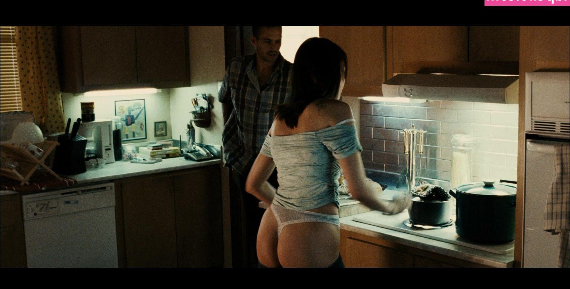 8P Vera Farmiga nude