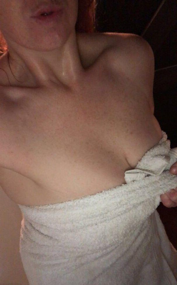 25P Bustyredheadmilf nude