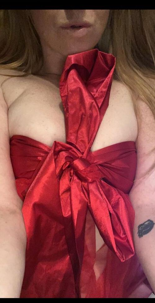 25P Bustyredheadmilf nude
