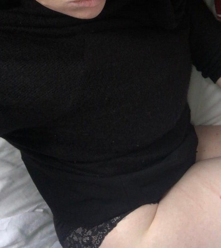 25P Bustyredheadmilf nude