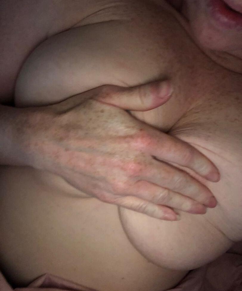 25P Bustyredheadmilf nude