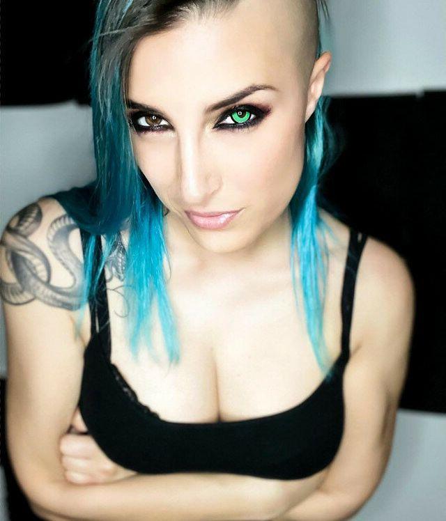 7P Ira Green nude