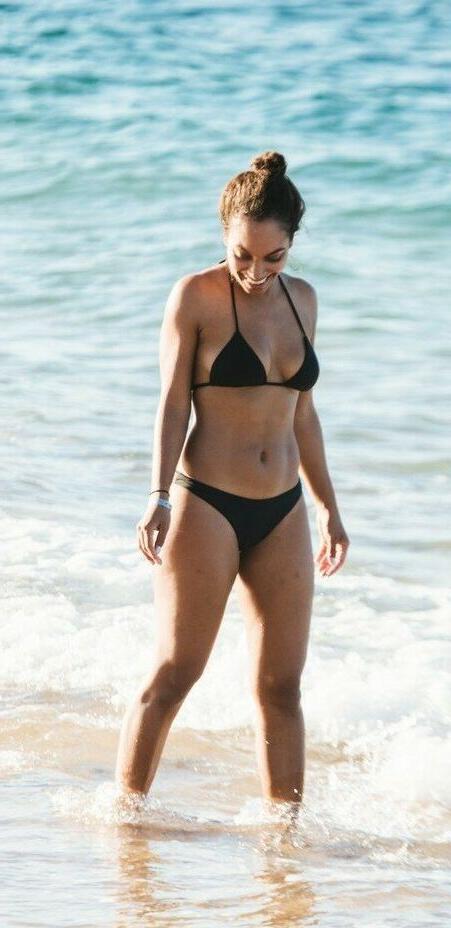 10P Lyndie Greenwood nude