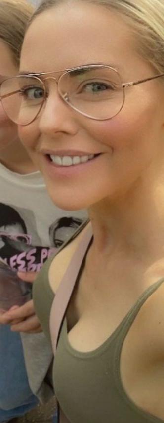 25P Stephanie Waring nude