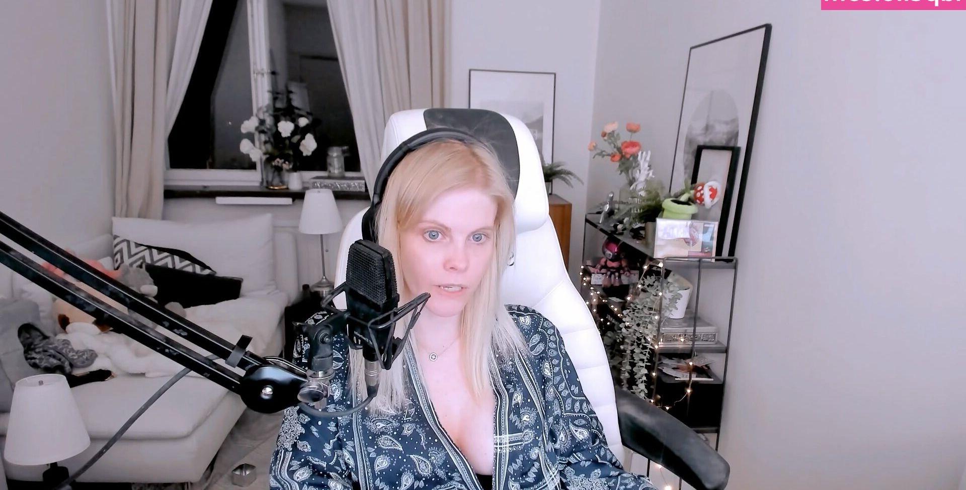 19P Swebliss nude