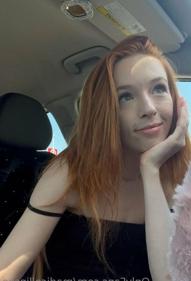 25P Madicollinsxo nude