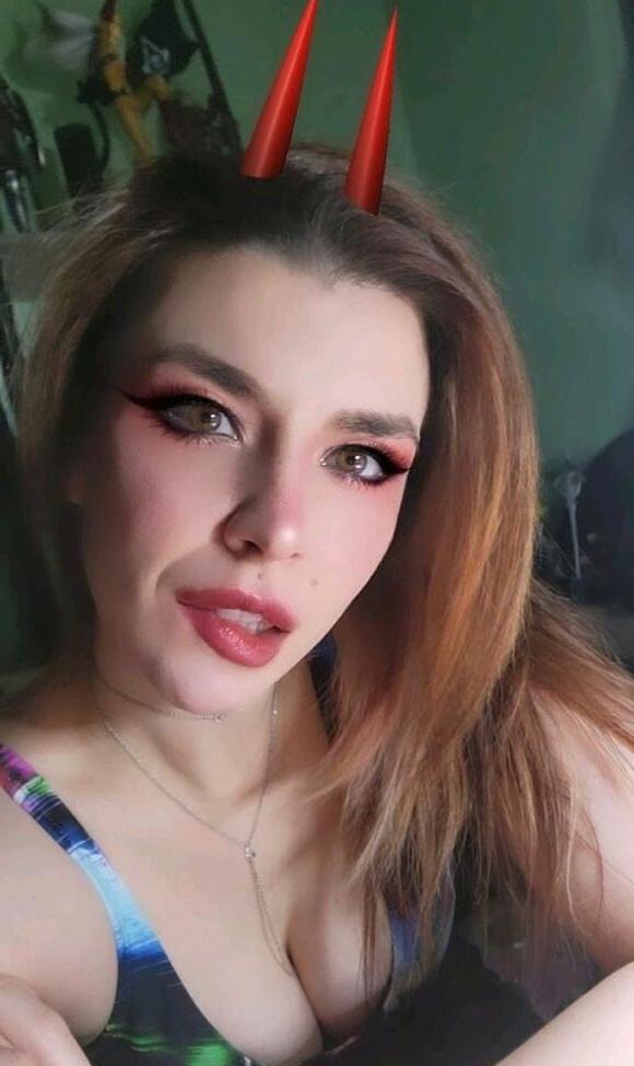 25P Kat Gunn nude