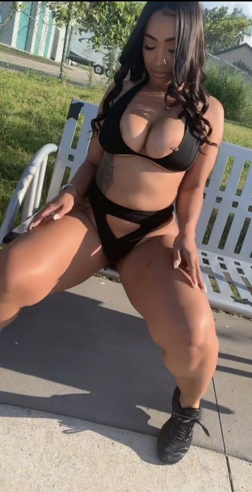25P Robyn Banks nude