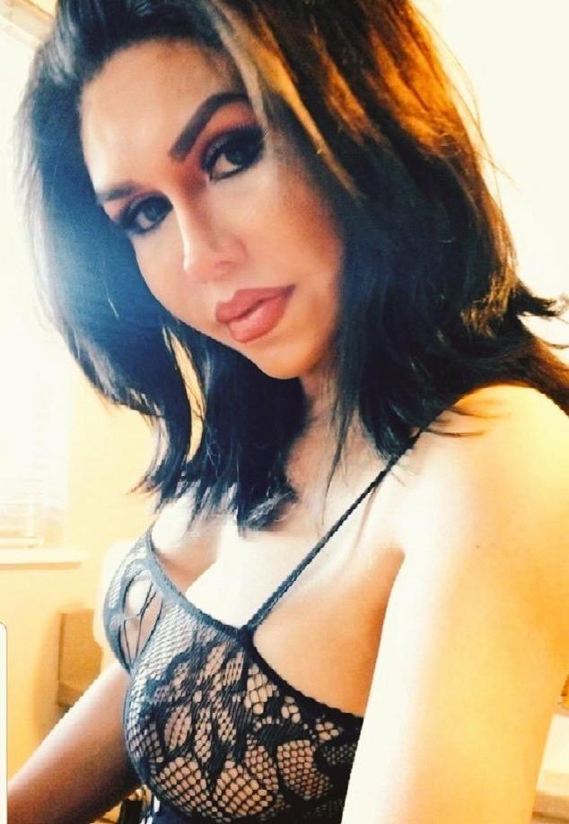 25P America LaRue nude