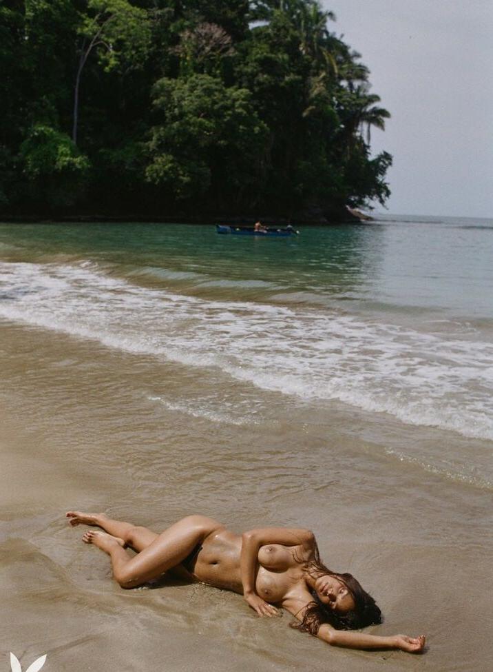25P Geena Rocero nude