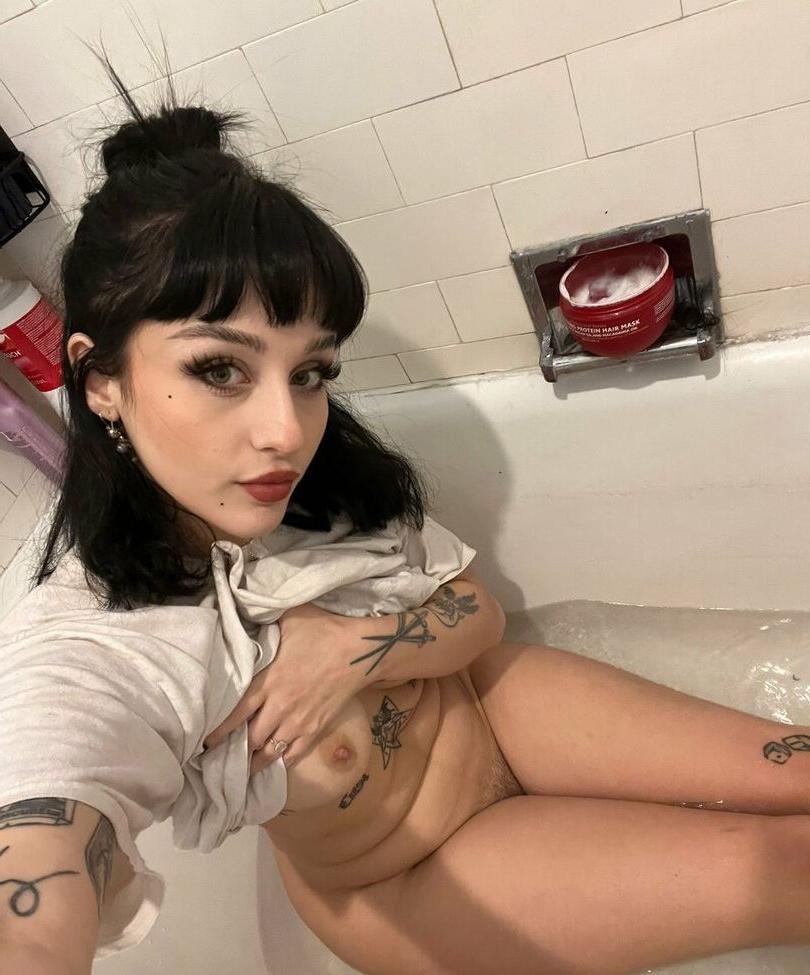 15P G0atgirl nude